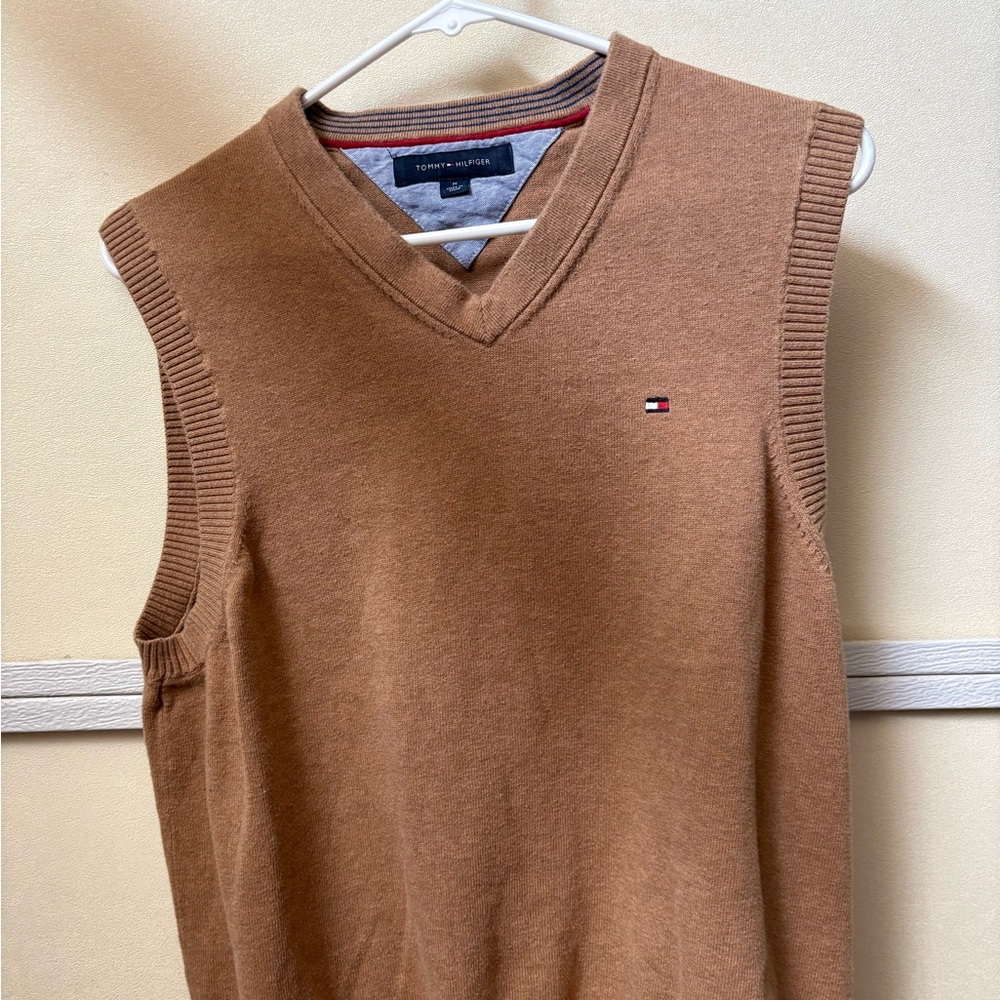 Tommy Hilfiger Men's Tan V-Neck Sweater Vest
